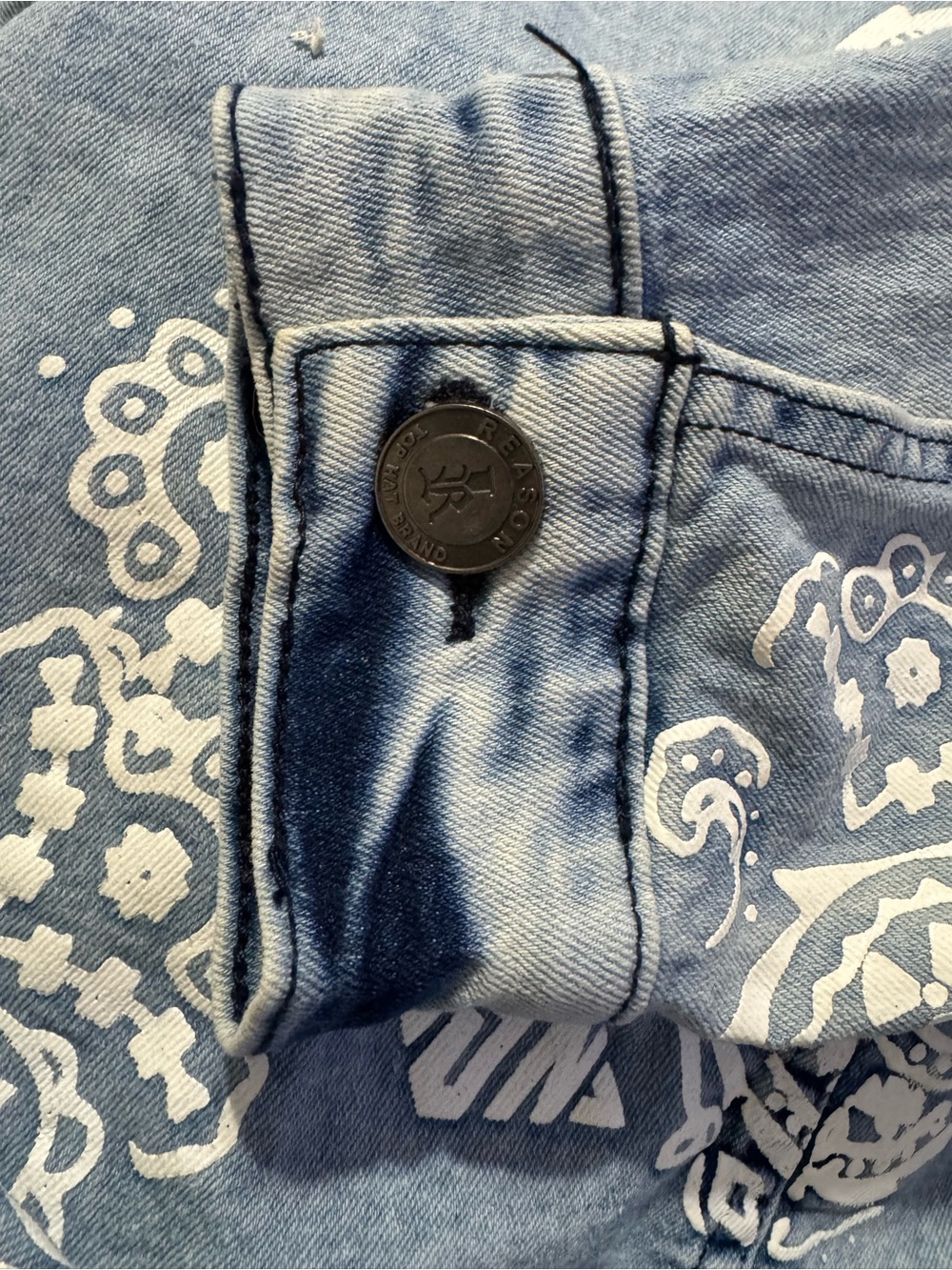 Reason Light Blue Wash Paisley Allover Print Denim Trucker Jacket Coat Sz Large - Picture 13 of 14